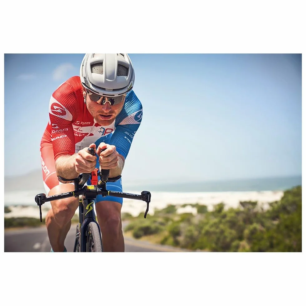 Sigma Sport iD.TRI, GPS Triathlon-Uhr mit Navigation, Smart Notifications, leicht und wasserdicht, inkl. Brustgurt, Geschwindigkeits- und Trittfrequenzsensor sowie Fahrradhalterung