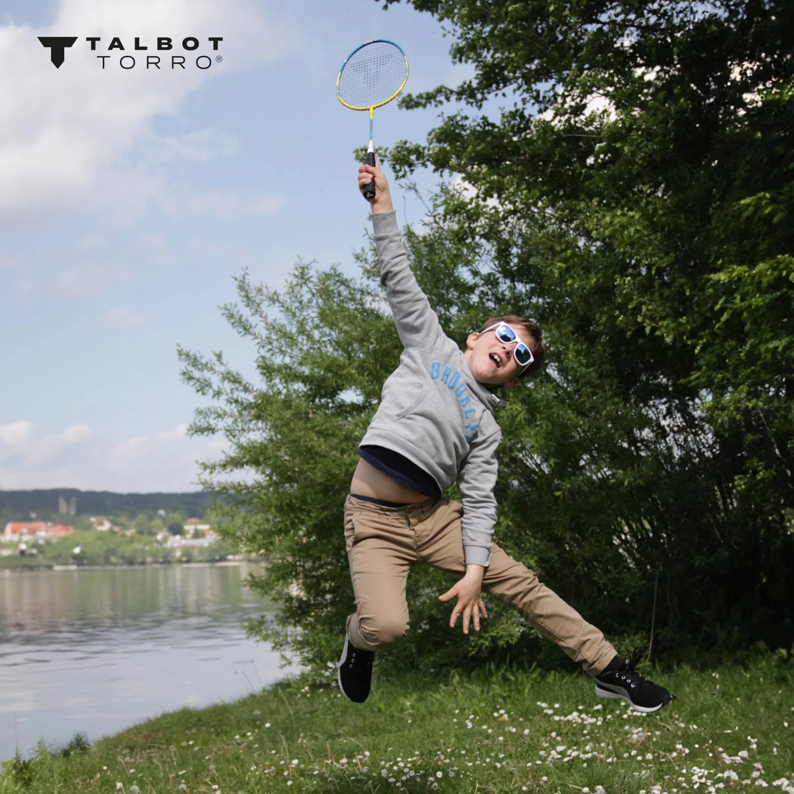 Talbot-Torro Badminton-Set Family, Komplettset mit 2 Juniorschläger 53 cm, 2 Standardschläger, 3 Federbälle, höhenverstellbare Netzgarnitur, in wertiger Tasche