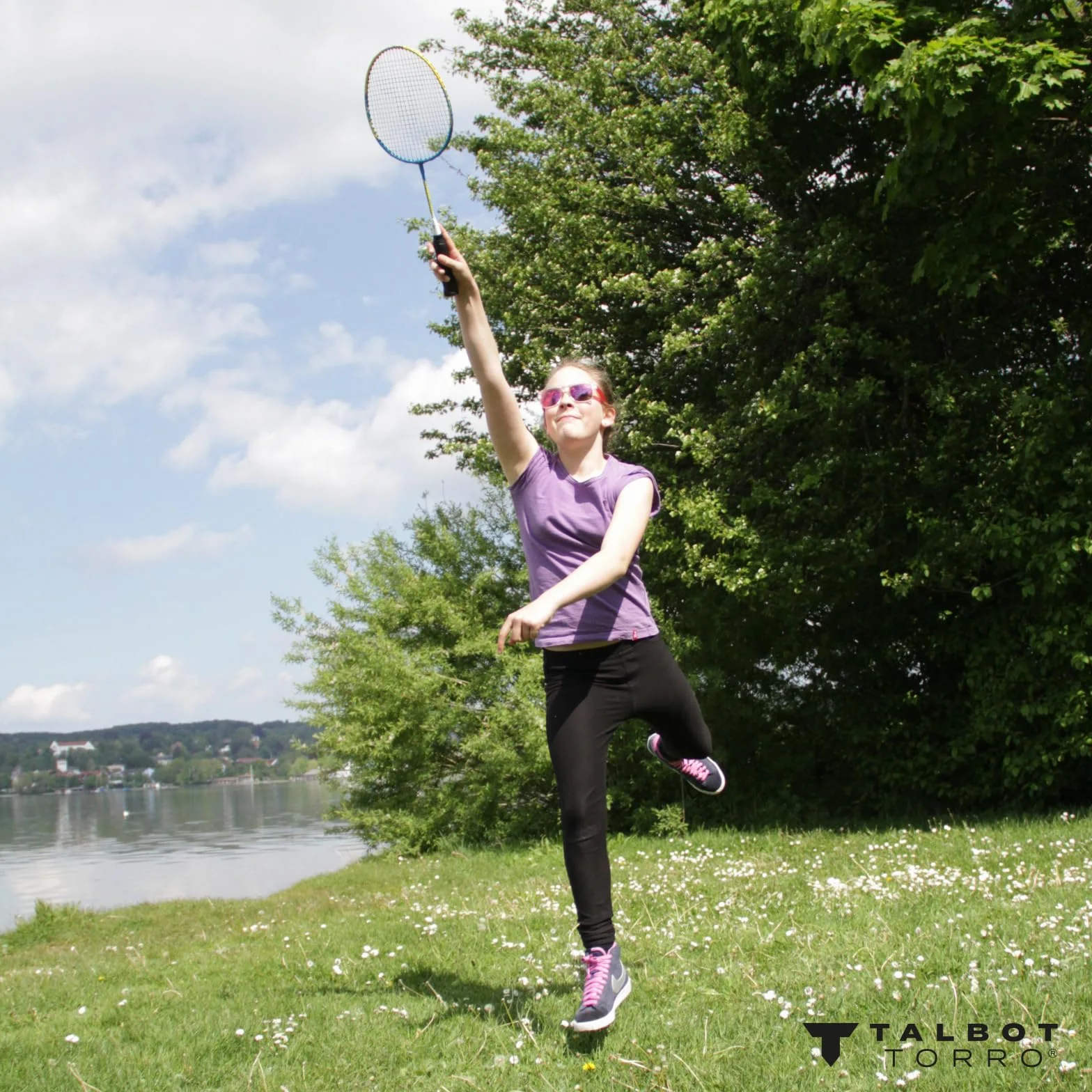 Talbot-Torro Badminton-Set Family, Komplettset mit 2 Juniorschläger 53 cm, 2 Standardschläger, 3 Federbälle, höhenverstellbare Netzgarnitur, in wertiger Tasche