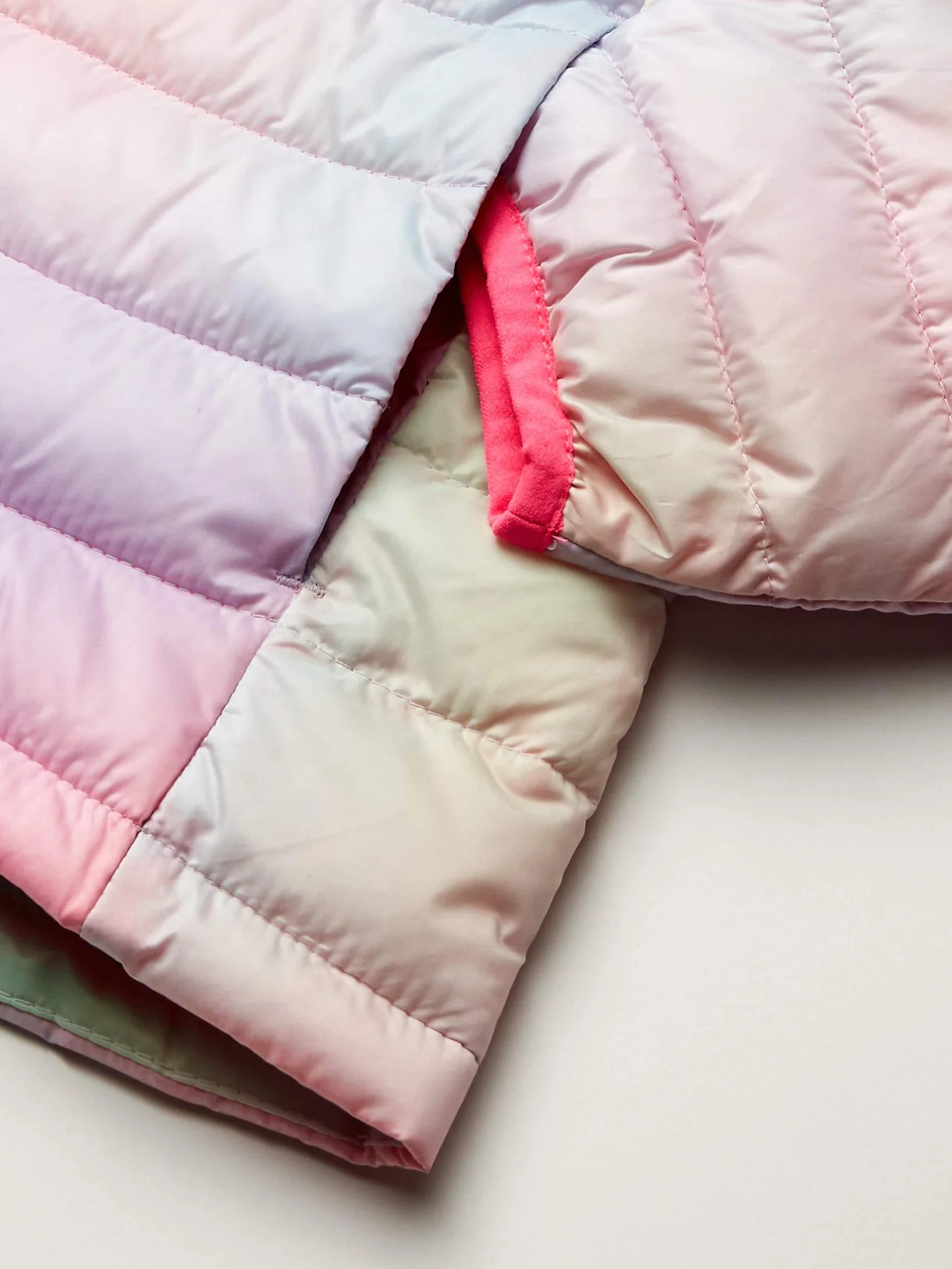 Amazon Essentials Mädchen Leichte Wasserabweisende verstaubare Pufferjacke mit Stehkragen
