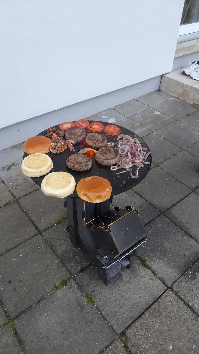 Fire World Raketenofen inkl. 5 mm Grillplatte Rocket Stove Stecksystem aus massivem 3 mm dickem Stahl Feuerschale BBQ Rakete Holzofen Camping Campingkocher Campinggrill Made in Germany